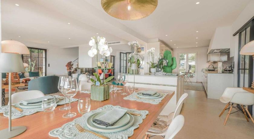 Exceptional Villa a/c 4BR/8P with Pool & Sea View - image 7