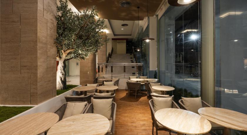 合艾 Golden Crown Grand Hotel 3星级 酒店 泳池