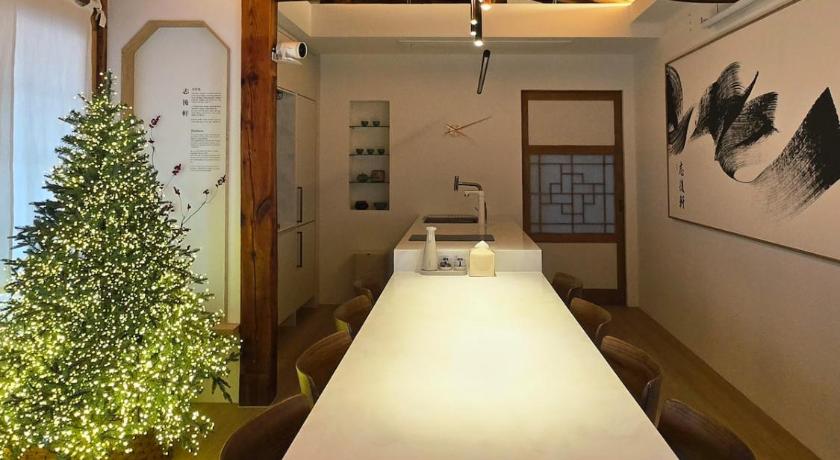 Seoul Jihuheon is a traditional Korean hanok accommodation with a jacuzzi and a large yard 4-Star Accommodation view