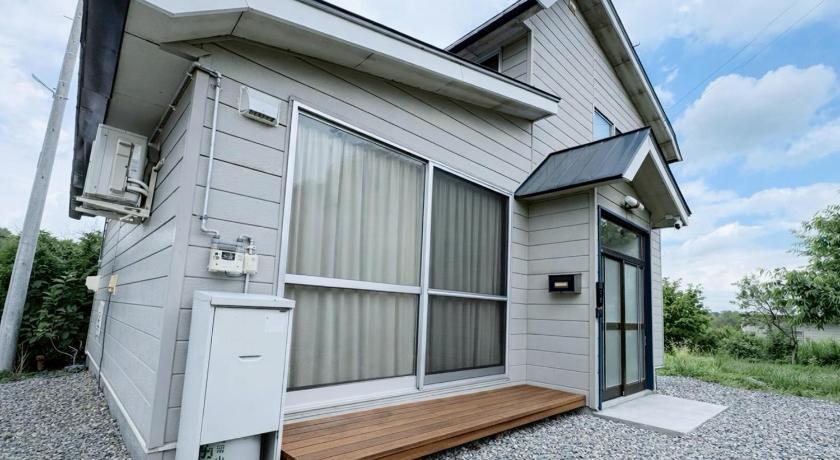 札幌 椴松 l フルリフォーム l 貸切の一軒家 l 千歳空港まで30分 l Todomatsu 4つ星 宿泊施設 外観