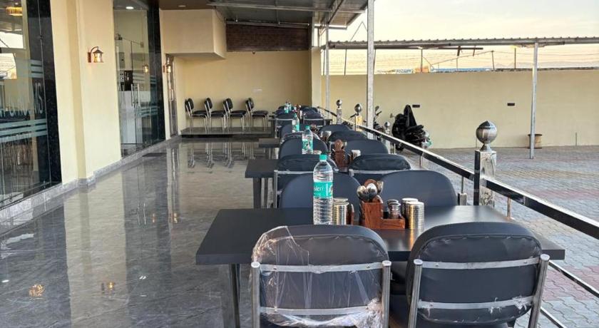 Jodhana Raj Hotel & Restaurant - image 3