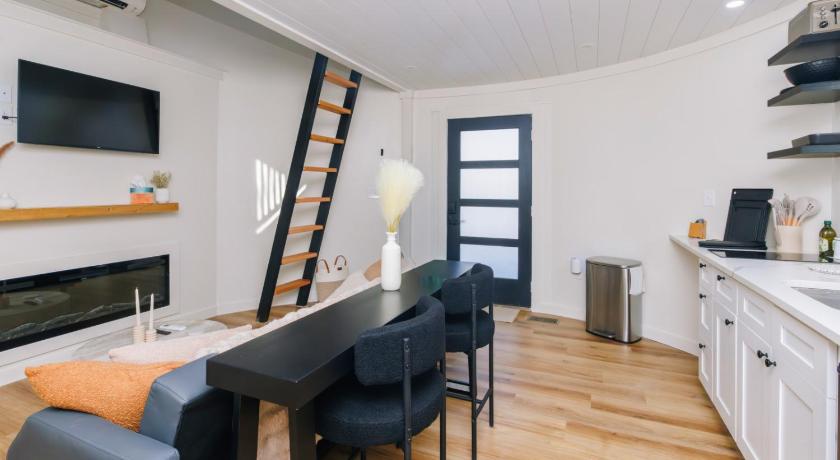 로저스 (KY) NEW Romantic Silo w Hot Tub and Outdoor Shower 숙소 로비