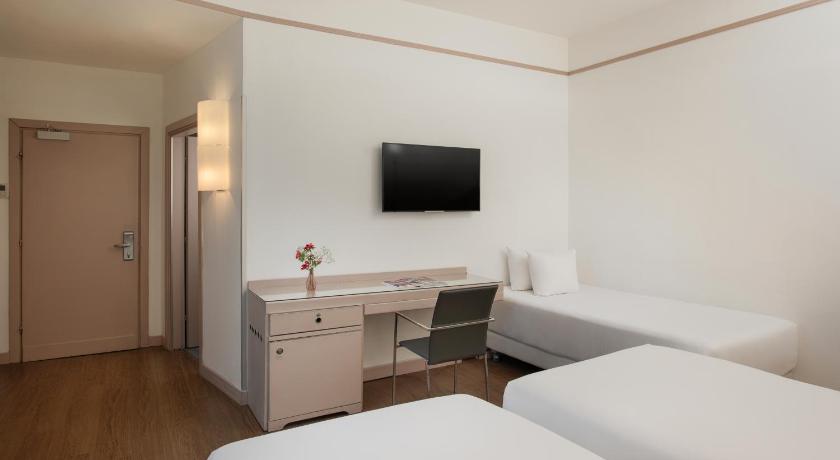 Image of Deluxe Triple 1