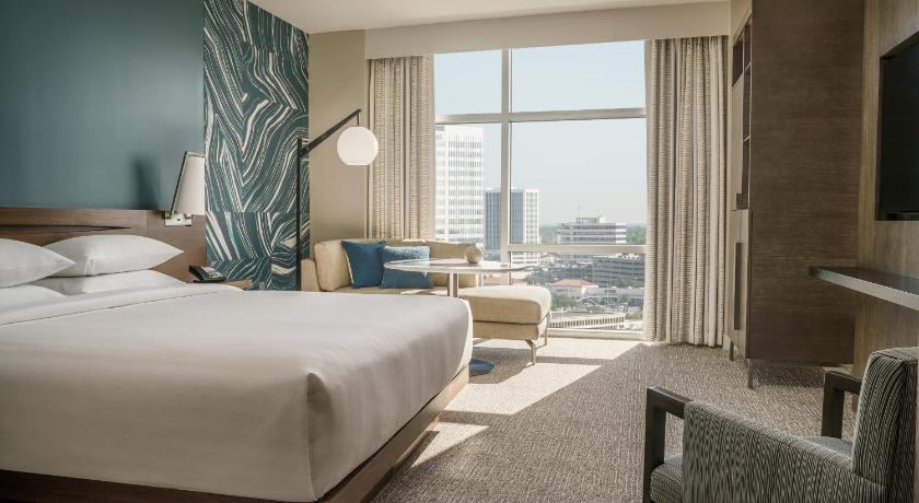 Image of 1 King Bed Deluxe 1