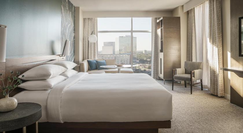 Image of 1 King Bed 0