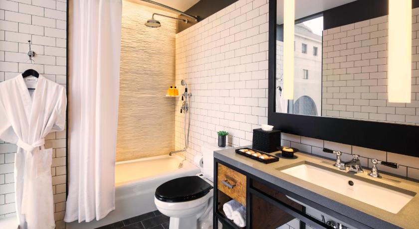 Image of 2 Double Beds With City View 2