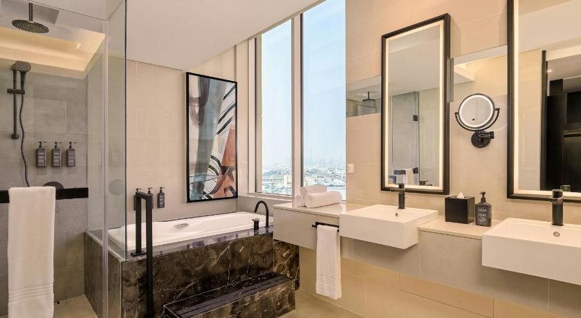 Image of Amiri Suite - Club lounge Access including Breakfast, Evening Cocktail hours & Soft Refreshments & Canapes 2