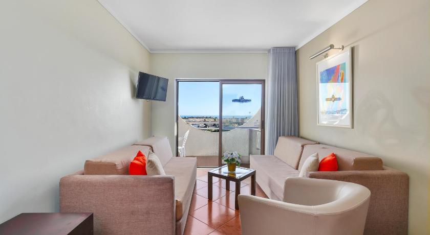 Image of One-Bedroom Apartment with Avenue View 3