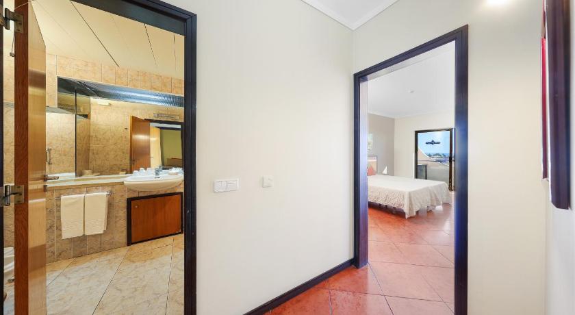 Image of One-Bedroom Apartment with Avenue View 15