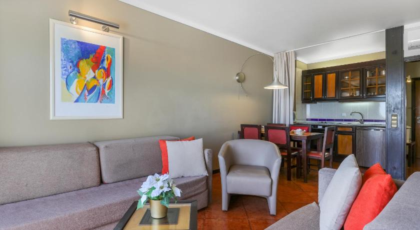 Image of One-Bedroom Apartment with Avenue View 5