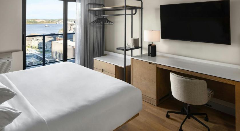 Image of King Room with Harbor View 1