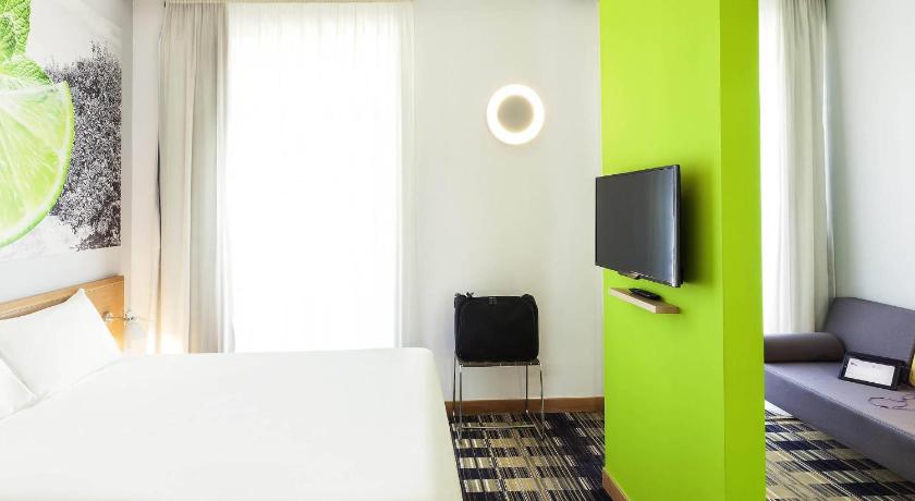 Image of Standard Room with 1 Double Bed and 1 Single Bed 1