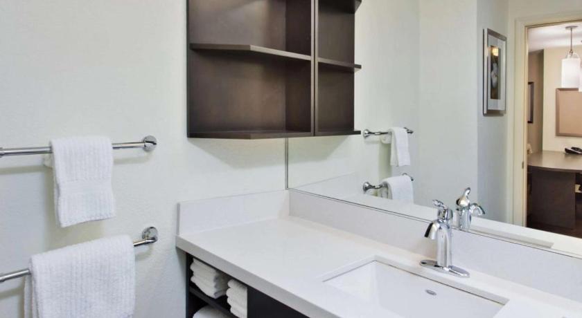 Image of Deluxe Studio with 2 Double Beds - Non-Smoking 2