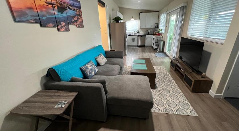 クリアレイク Peaceful Lakeside Retreat - Cozy 3BR Waterfront Home 5つ星 宿泊施設 スイート