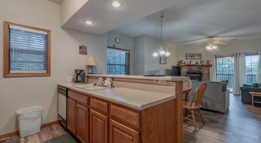 Branson 1BR Village At Indian Point 901 near SDC-Free Tickets Daily up to $500 4-Star Accommodation suite