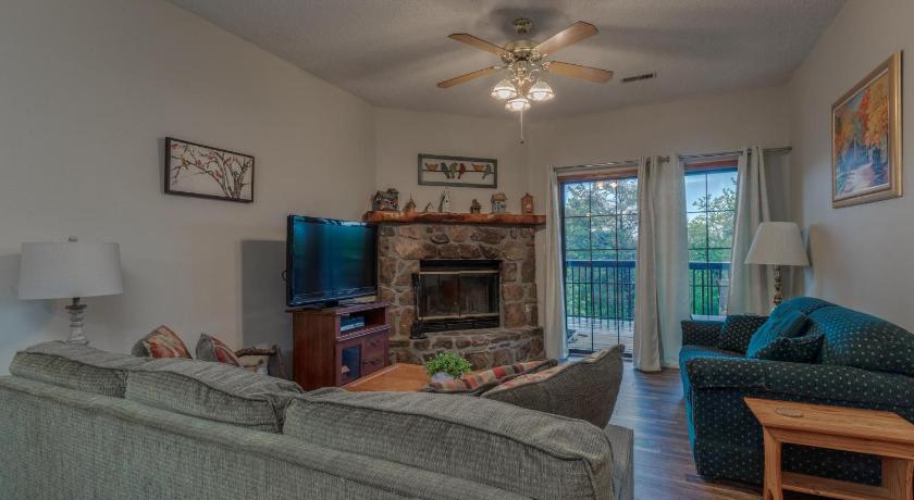 Branson 1BR Village At Indian Point 901 near SDC-Free Tickets Daily up to $500 4-Star Accommodation suite