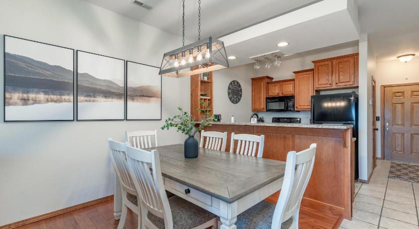 Branson 2BR Village At Indian Point 1202 near SDC-Free Tickets Daily up to $500 4-Star Accommodation lobby