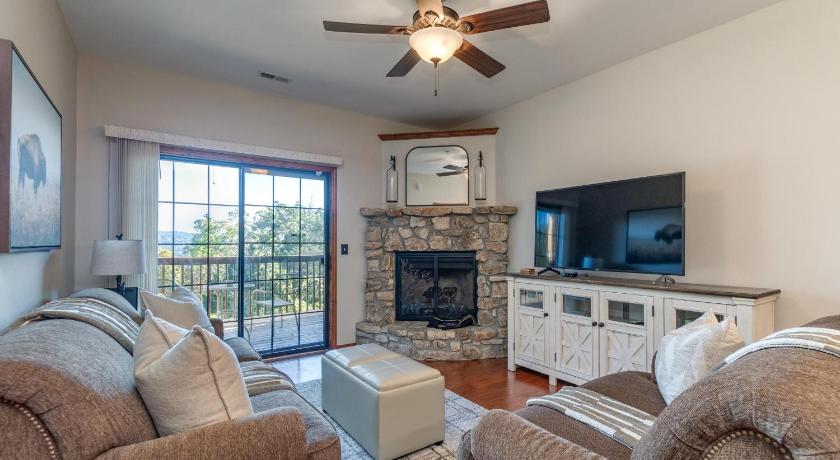 Branson 2BR Village At Indian Point 1202 near SDC-Free Tickets Daily up to $500 4-Star Accommodation pool