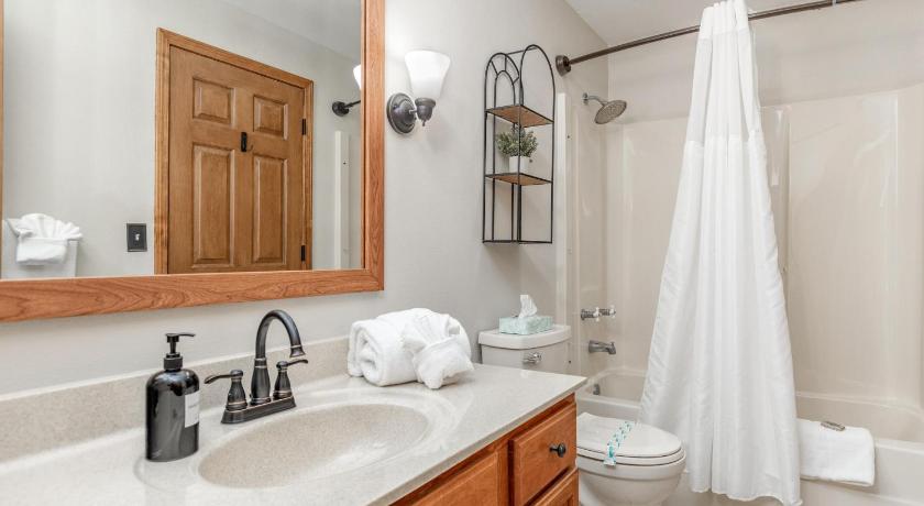 Branson 2BR Village At Indian Point 1202 near SDC-Free Tickets Daily up to $500 4-Star Accommodation lobby