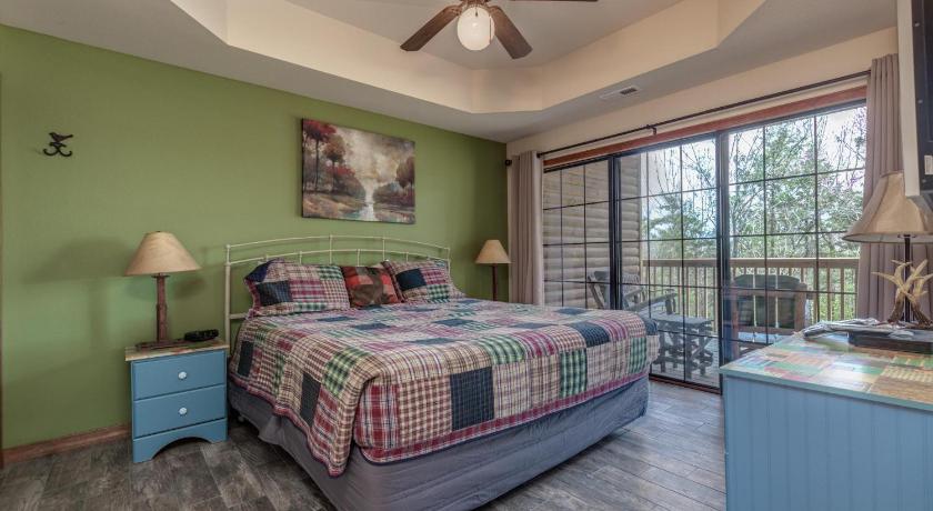 Branson 1BR Village At Indian Point 2004 near SDC-Free Tickets Daily up to $500 4-Star Accommodation suite