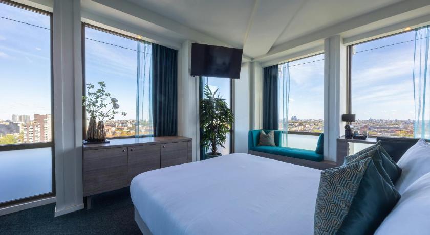 Image of Deluxe Room 1 Queen Bed 0