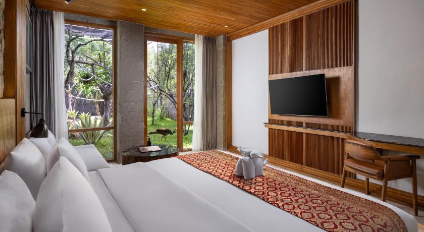 Image of Family Suite Aviary 4