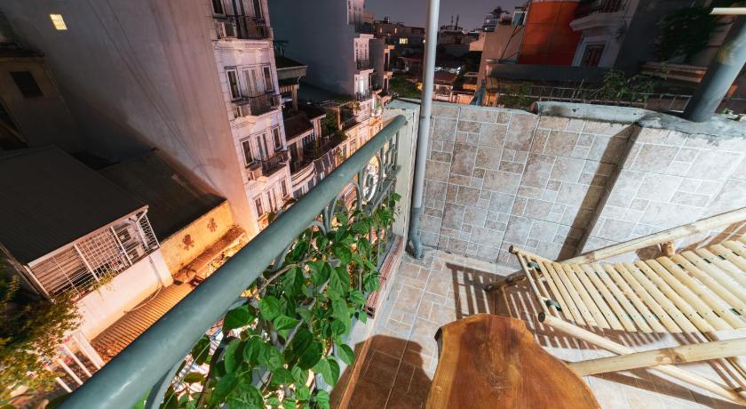 Image of Suite Garden View 8