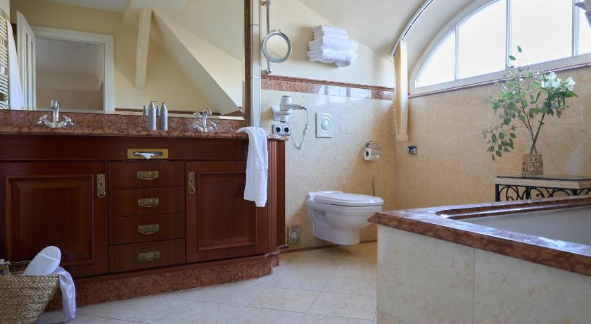 Image of Junior Suite with sea view in the attic 2