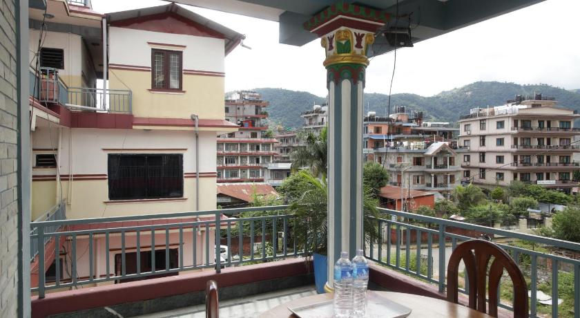 OYO 618 Hotel Middle Point — Pokhara (5)
