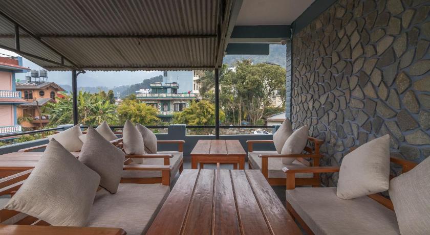 OYO 762 Hotel Middle Sky — Pokhara (3)
