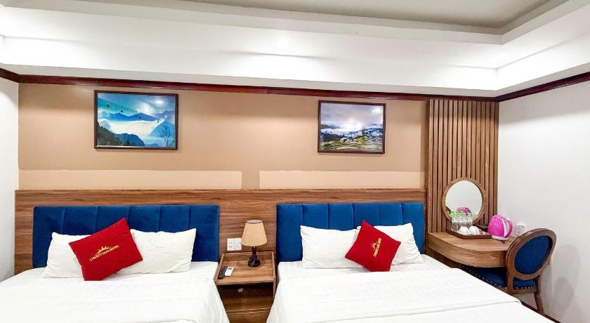 Image of Superior Family Room 14