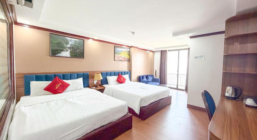 Image of Family Room with Mountain View 4