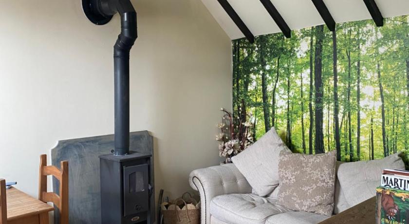 The Craighlaw Hideaway A Peaceful Village Escape 2 Bedroom Apartment with Garden
