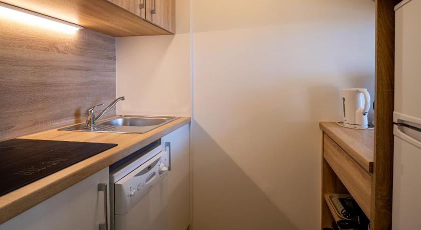 Image of One-Bedroom Apartment (6 Adults) 11