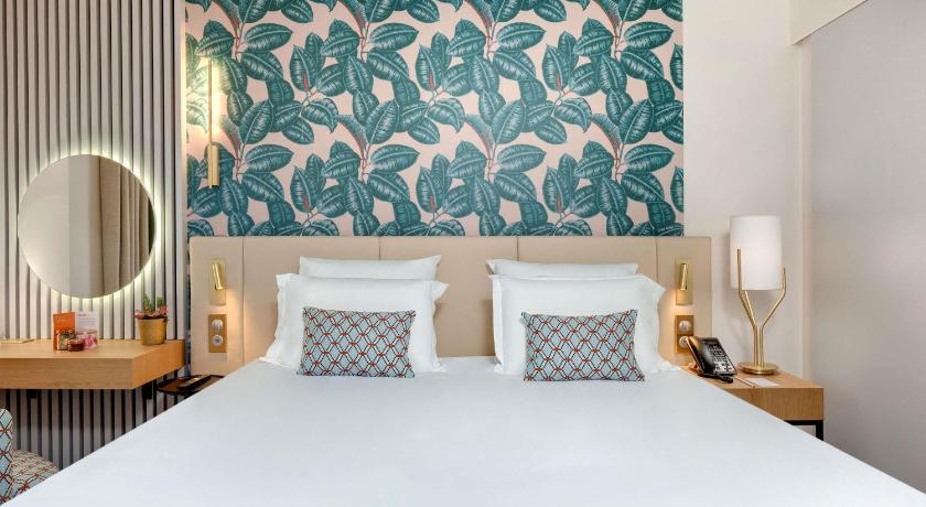 Image of Deluxe Room with King Size Bed 14