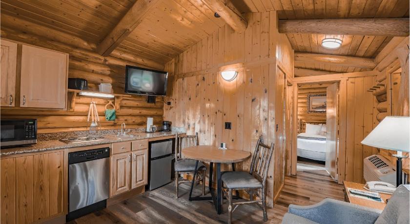 Jackson (WY) Cowboy Village Resort 2-Star Accommodation lobby