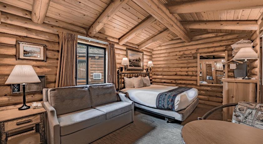 Jackson (WY) Cowboy Village Resort 2-Star Accommodation suite