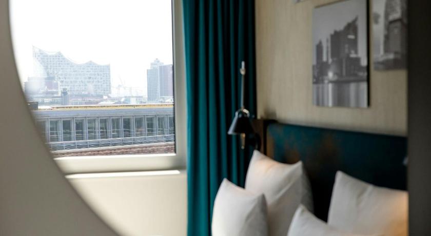 Image of Room with Queen Size Bed 5