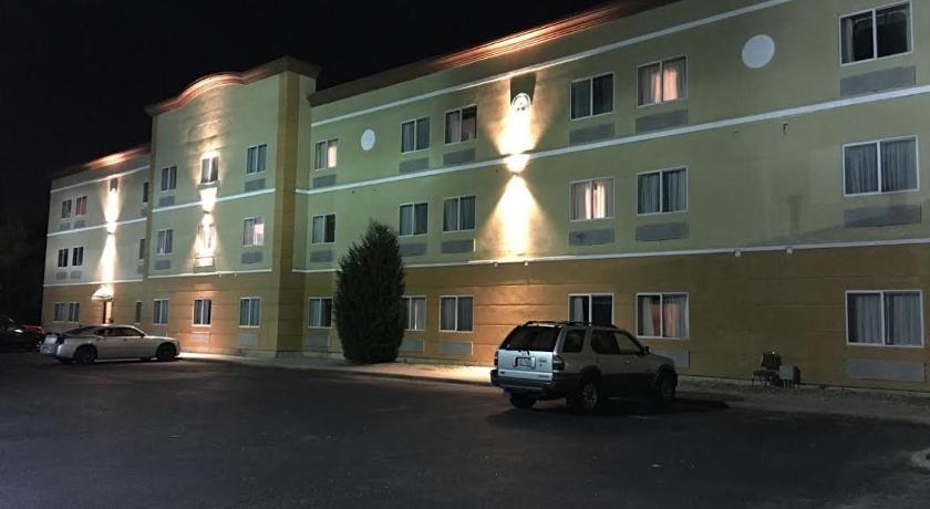 Ramada by Wyndham Glendale Heights/Lombard