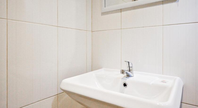 RedDoorz near Ambarrukmo Plaza Mall – Yogyakarta, ID