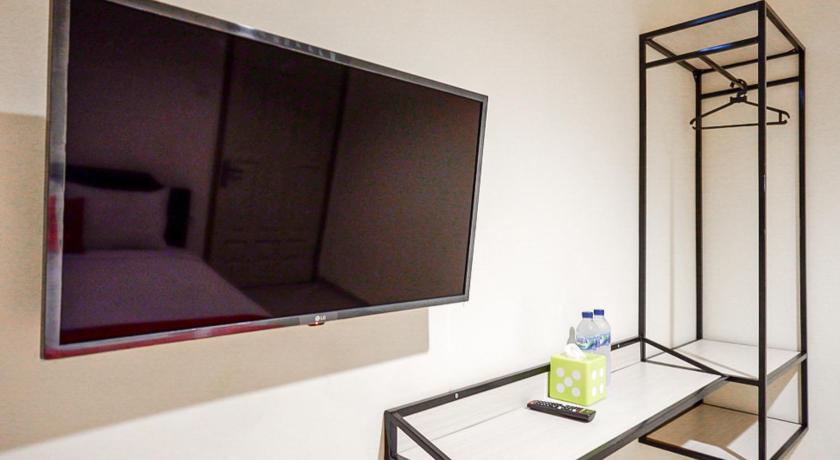 RedDoorz near Ambarrukmo Plaza Mall – Yogyakarta, ID