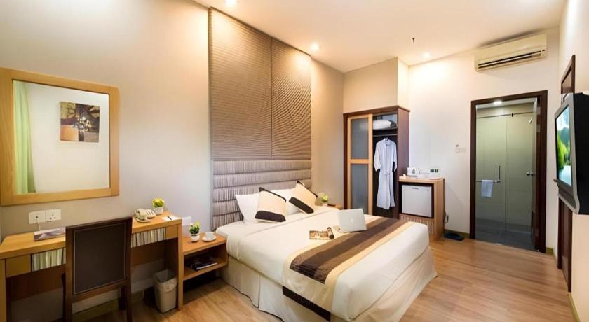 ムカッ Kingwood Hotel Mukah 3つ星 ホテル プール