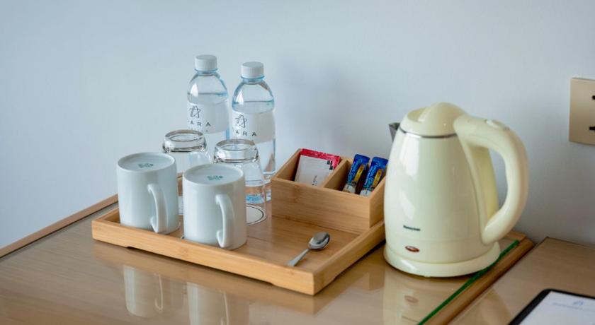 Image of Deluxe King 8