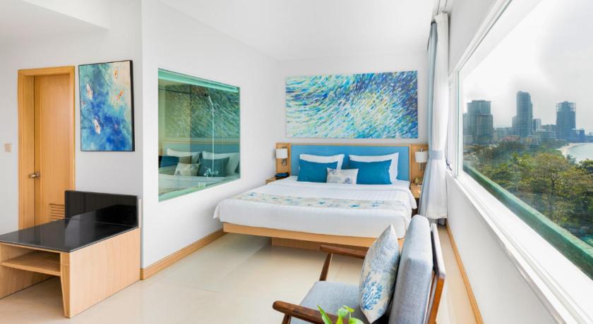 Image of Deluxe King 2