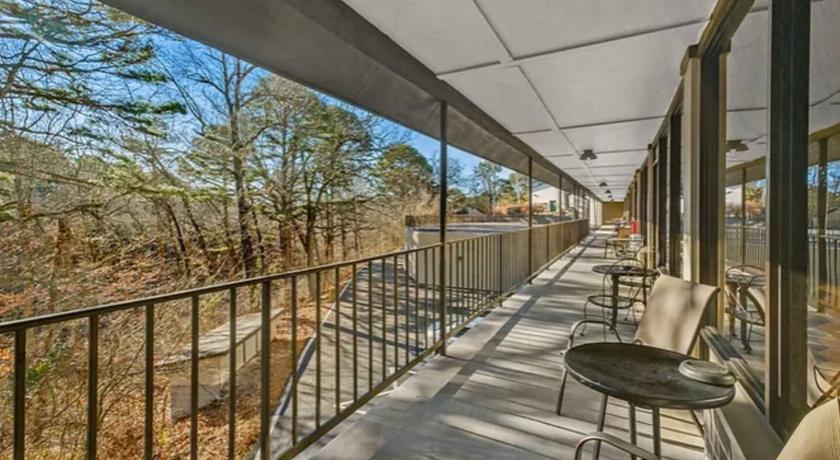 Eureka Springs Stonegate Lodge Bed, WIFI, 50in Roku TV, Salt Water Pool Room #109 4-Star Accommodation exterior