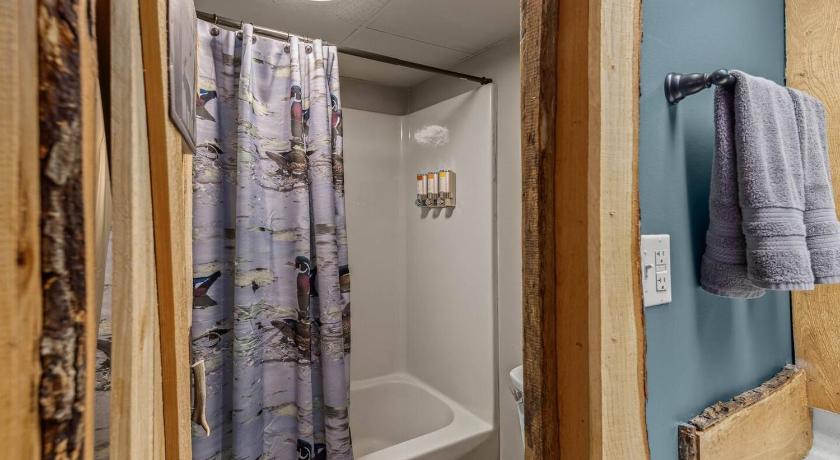 유레카 스프링스 (AR) Stonegate Lodge King Bed, 2mi to Historic DTWN Salt Water Pool Room #206 4성급 숙소 전망