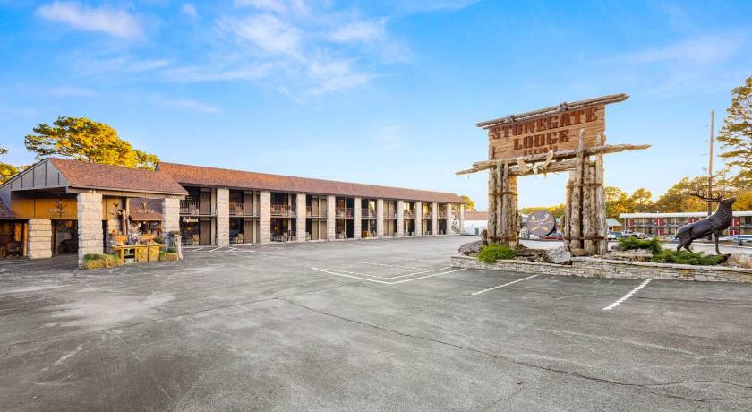 Eureka Springs Stonegate Lodge Fire Pit 50in TV Salt Water Pool Fast Wi-Fi Room #301 4-Star Accommodation pool