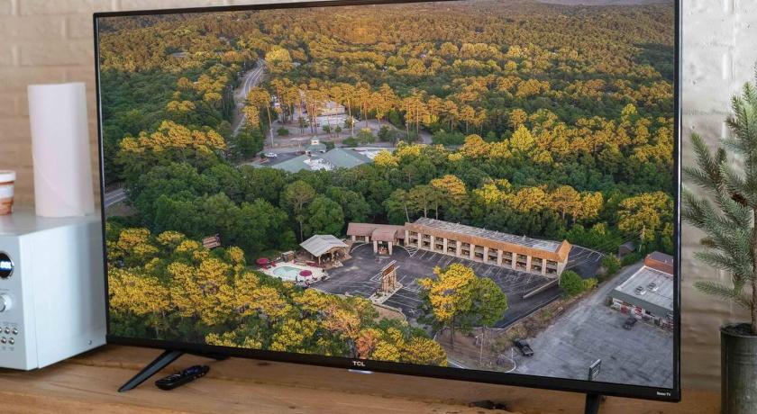 Eureka Springs Stonegate Lodge King Bed Pool Fast WIFI 2 mi 2 DTWN Room #306 4-Star Accommodation restaurant