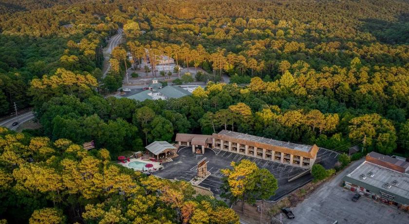 Eureka Springs Stonegate Lodge King Bed Pool Fast WIFI 2 mi 2 DTWN Room #306 4-Star Accommodation exterior