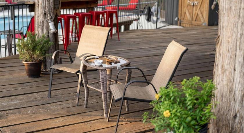 Eureka Springs Stonegate Lodge King Bed Pool Fast WIFI 2 mi 2 DTWN Room #306 4-Star Accommodation room